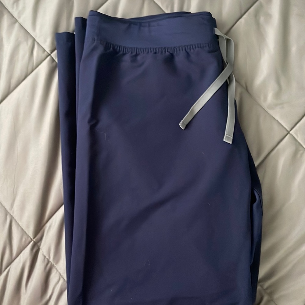 Figs Livingston style scrub pants.
